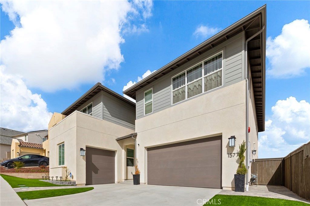 1577 Calle Mayfair