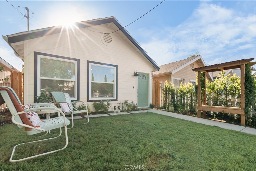 View North Hollywood, CA 91606 house