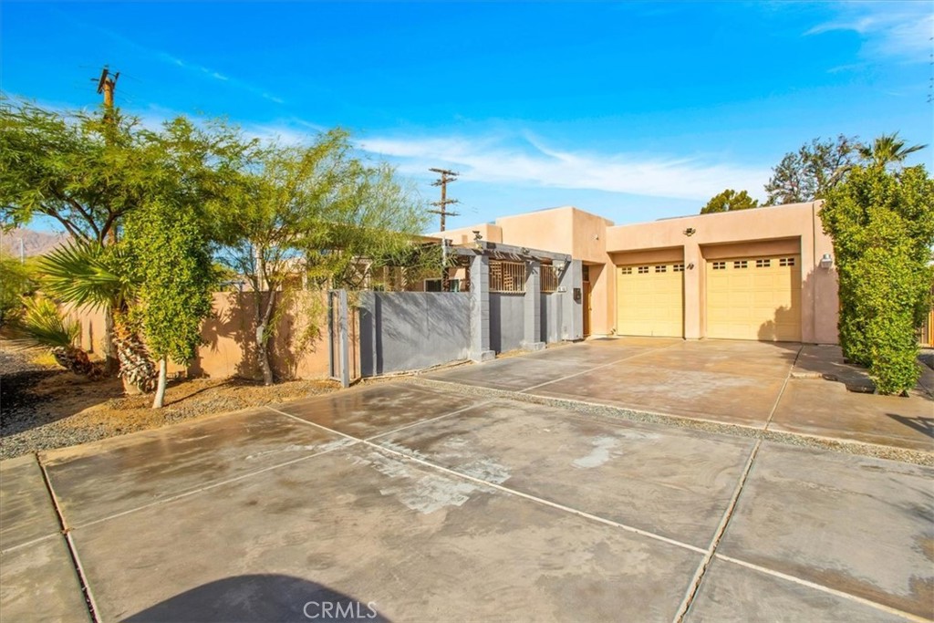 2646 E Vista Chino