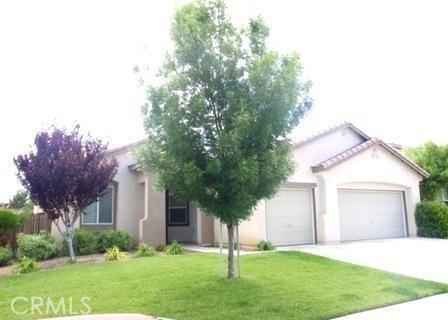 Beautiful 3 bedroom 2 bathroom home + Bonus room which could be used as a den/office/spare bedroom. The home offers 1969 square feet, with new tile floors. You will love this home inside and out. Nice open floor plan, large kitchen, family room has a fireplace for your enjoyment. Association Amenities: Garage, Laundry Special Features: Cable TV