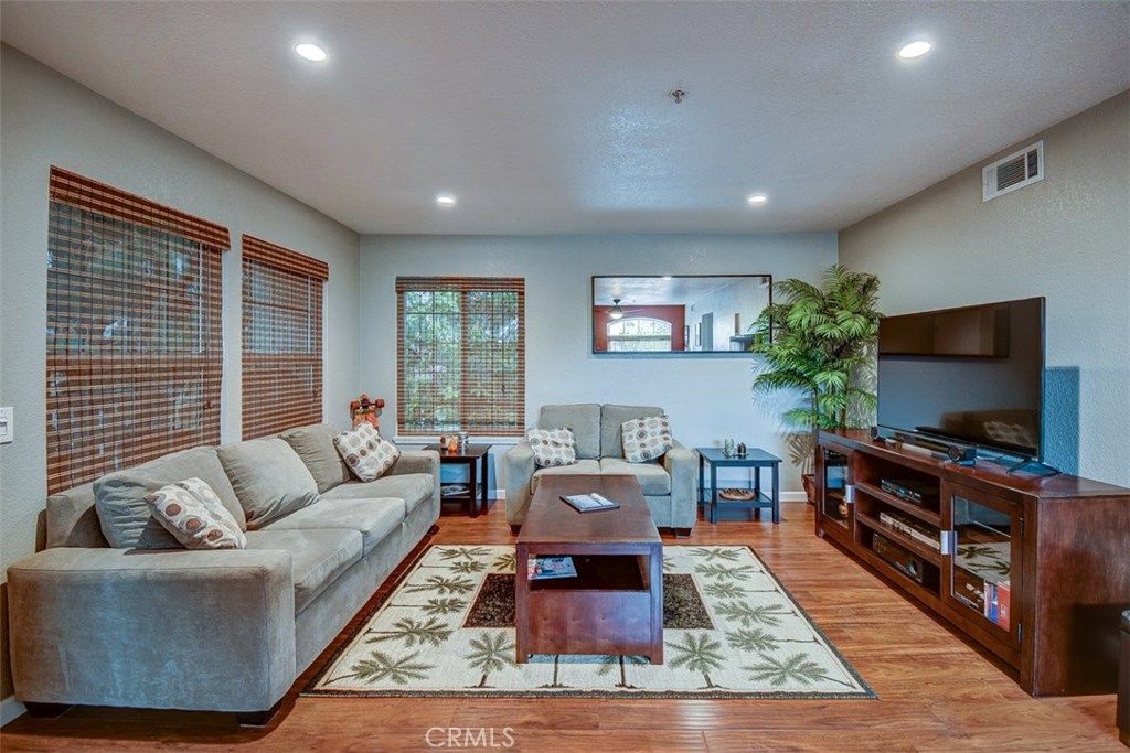 listing image 130720712703617848113