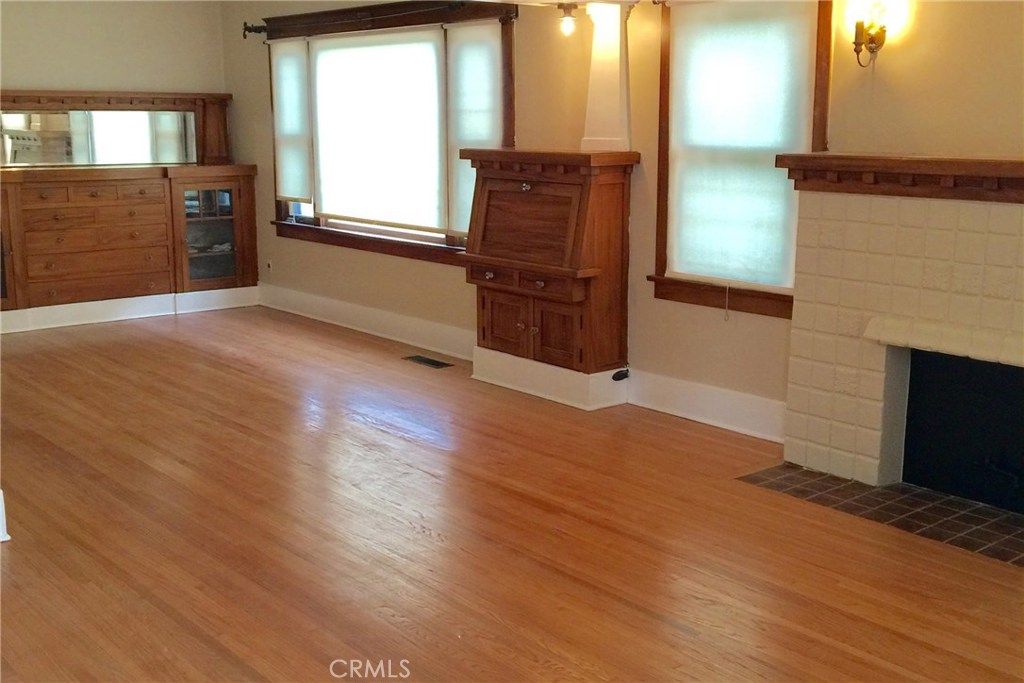 listing image 130729555869367403265
