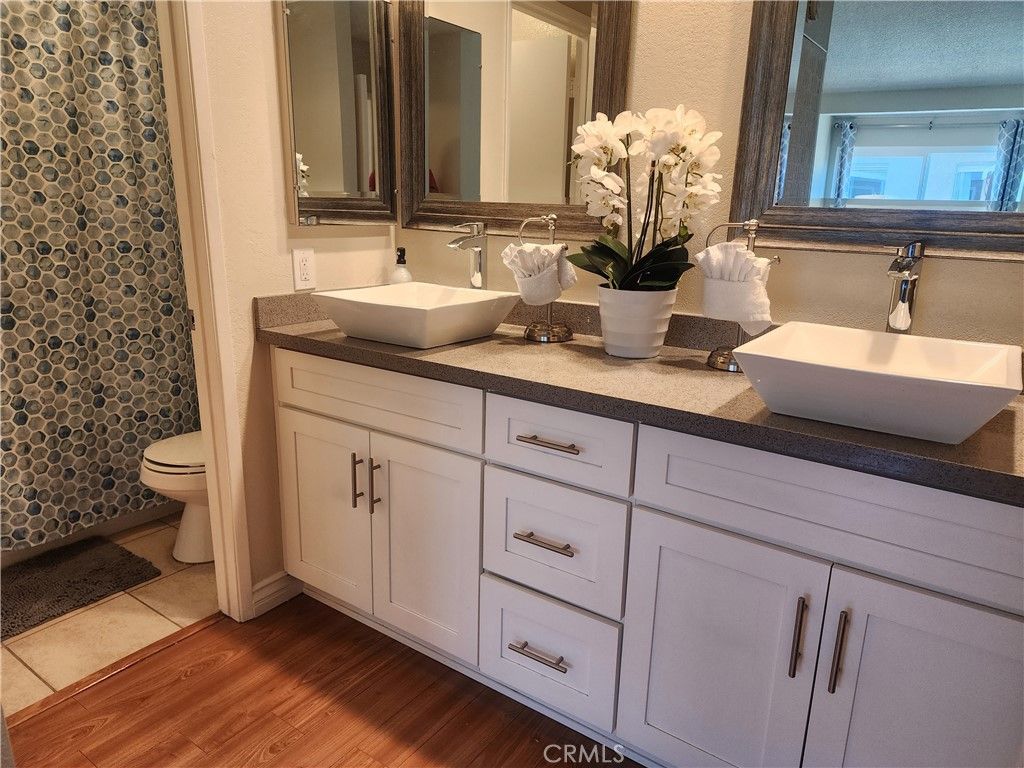 listing image 130720857179992839524