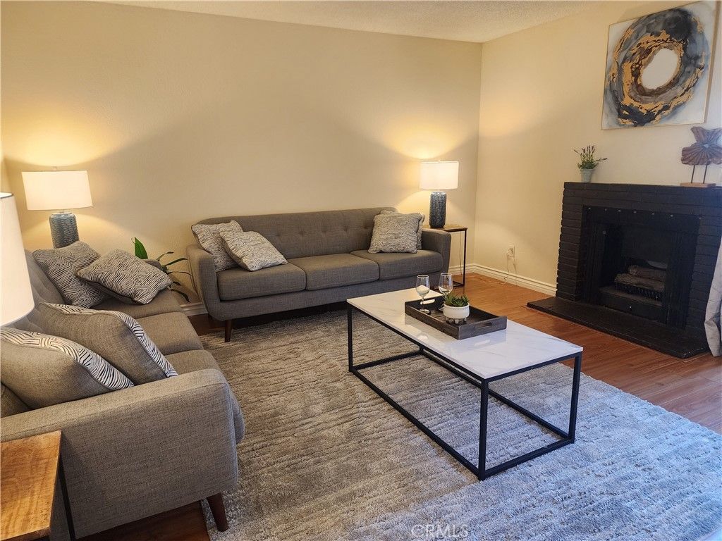 listing image 130725545914687942139