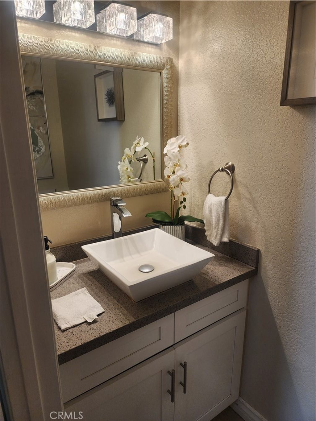 listing image 130729842163131160429