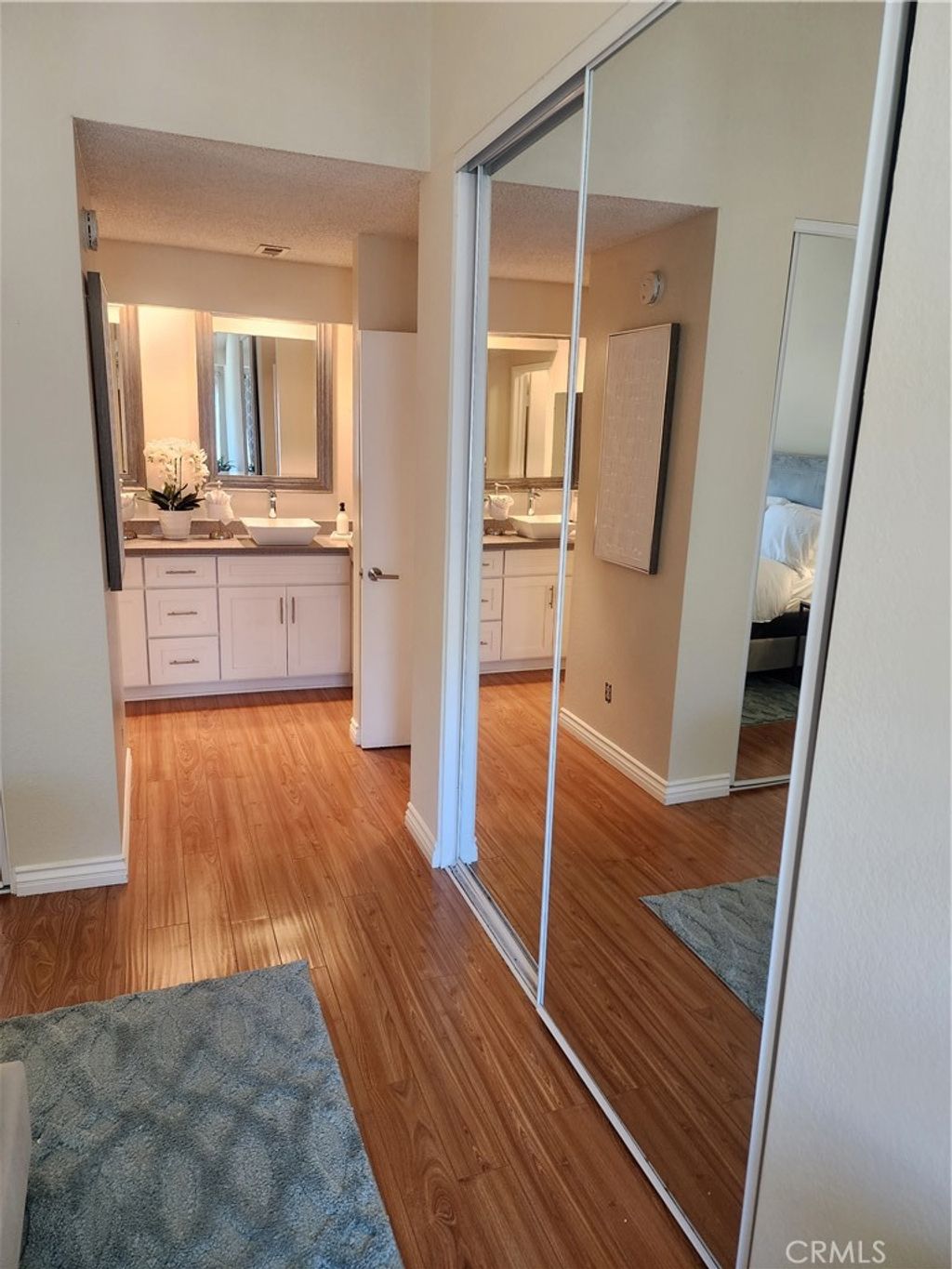 listing image 130729939904693802747