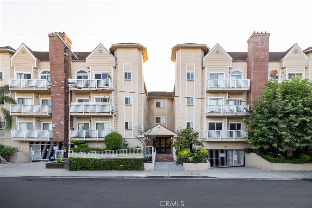 View Encino, CA 91316 condo