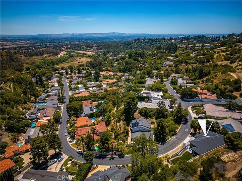 A home in North Tustin