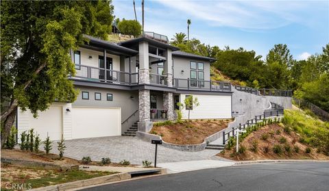 A home in North Tustin