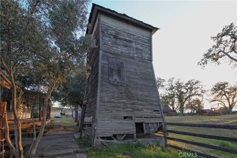 A home in Flournoy