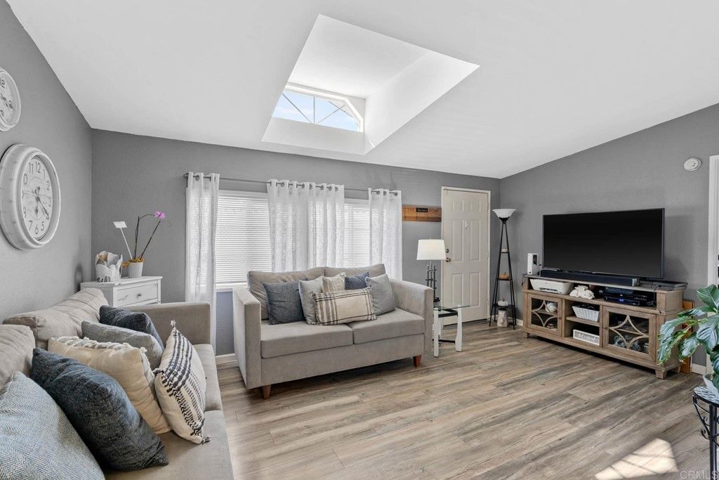 listing image 130721752434332593655