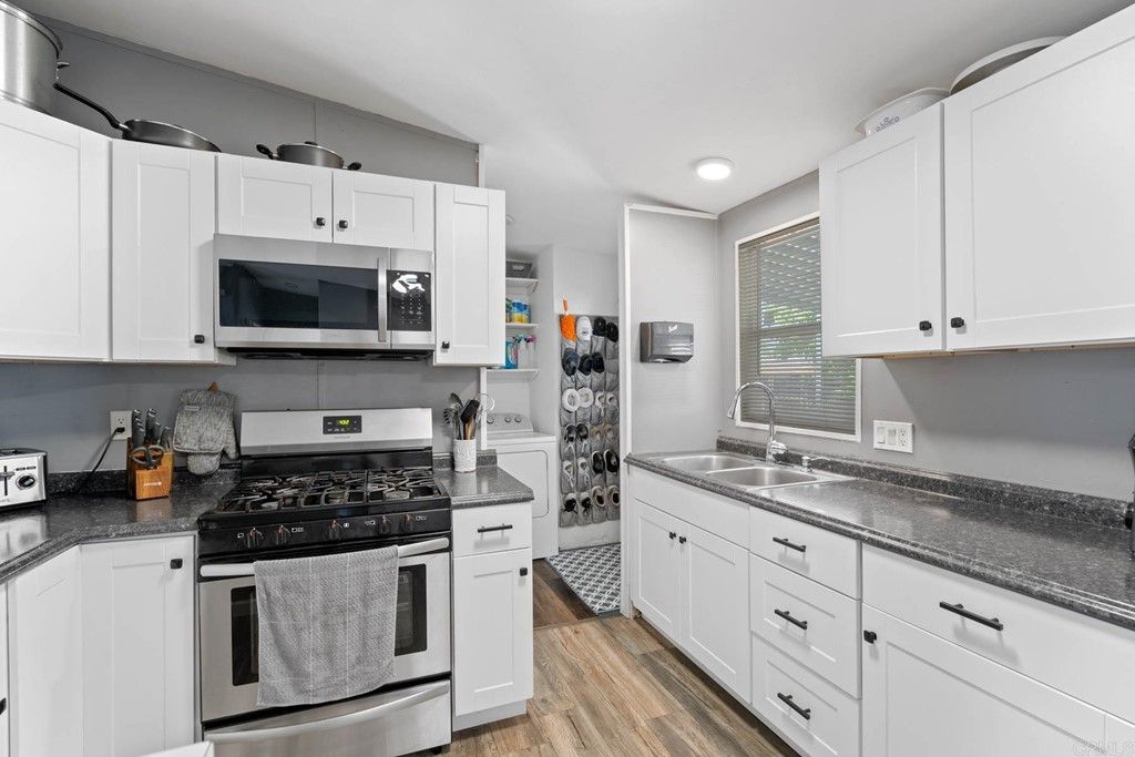 listing image 130724946325929199065