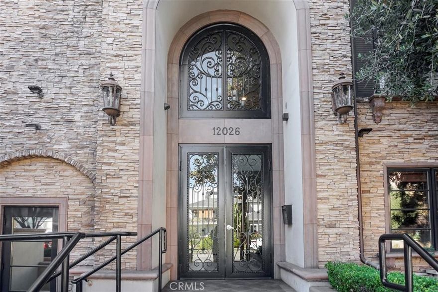 Amazing Condo for Sale. Master suite has walk-in closet and large bathroom with extra large shower. All of this accented with recessed lighting, vaulted ceilings, custom crown moldings and baseboards, distressed wood floors, nine-foot ceilings.