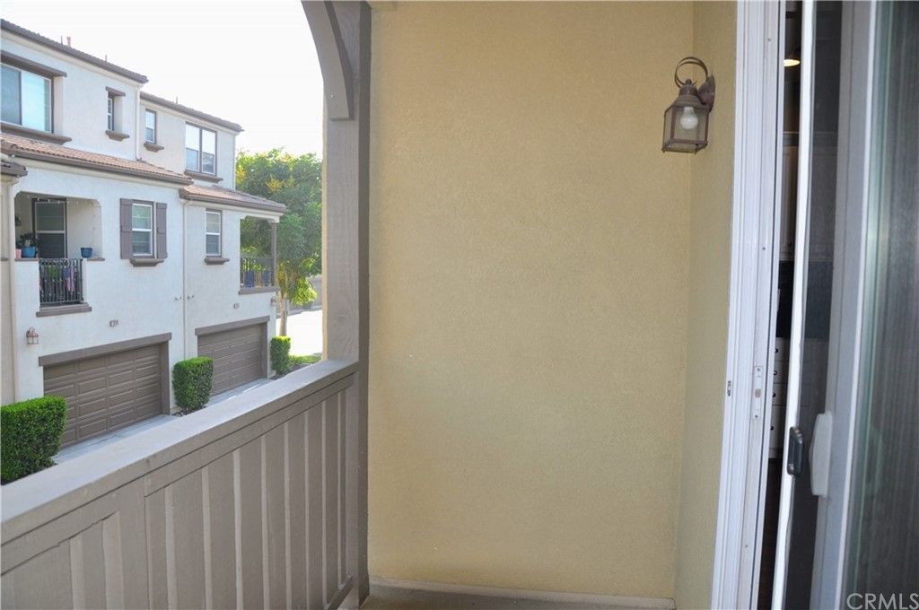 listing image 130722436354367056104