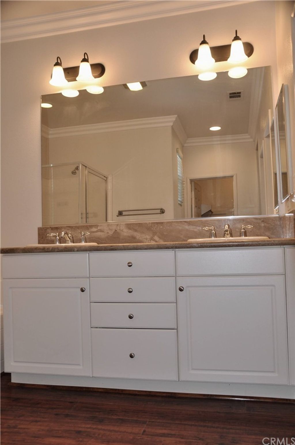 listing image 130720725234983407873