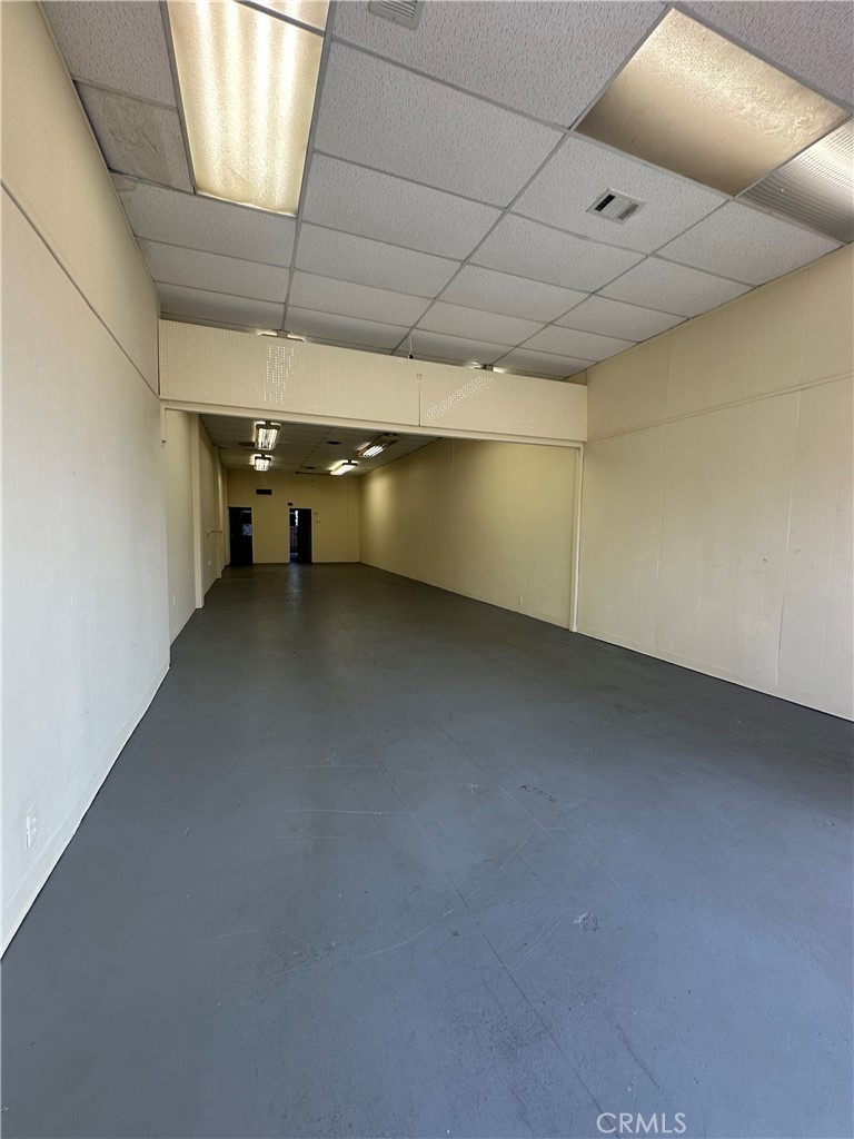 Approximately 1,200sqft +/- of RETAIL/OFFICE Space for Lease, UNIT #458 is for lease and it is part of a multi-tenant retail building. This unit it is available and ready for immediate use. Property is conveniently located on a busy Main Street at a highly visible location. Rear Parking. Owner pays trash only.