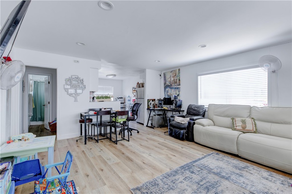 1720 Cerritos Avenue 1