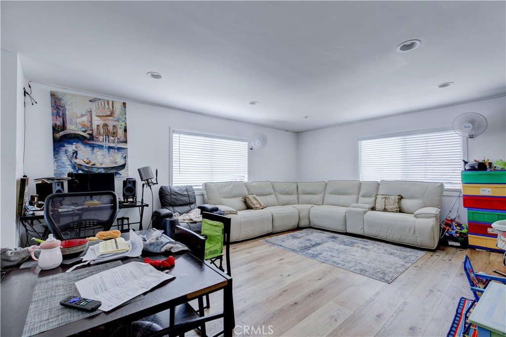1720 Cerritos Avenue 1