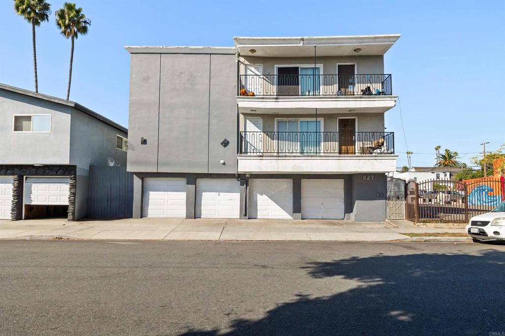927 Daisy Avenue