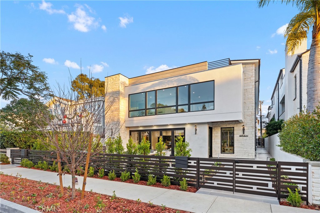 Corona del Mar North of PCH (CNHW) - Residential