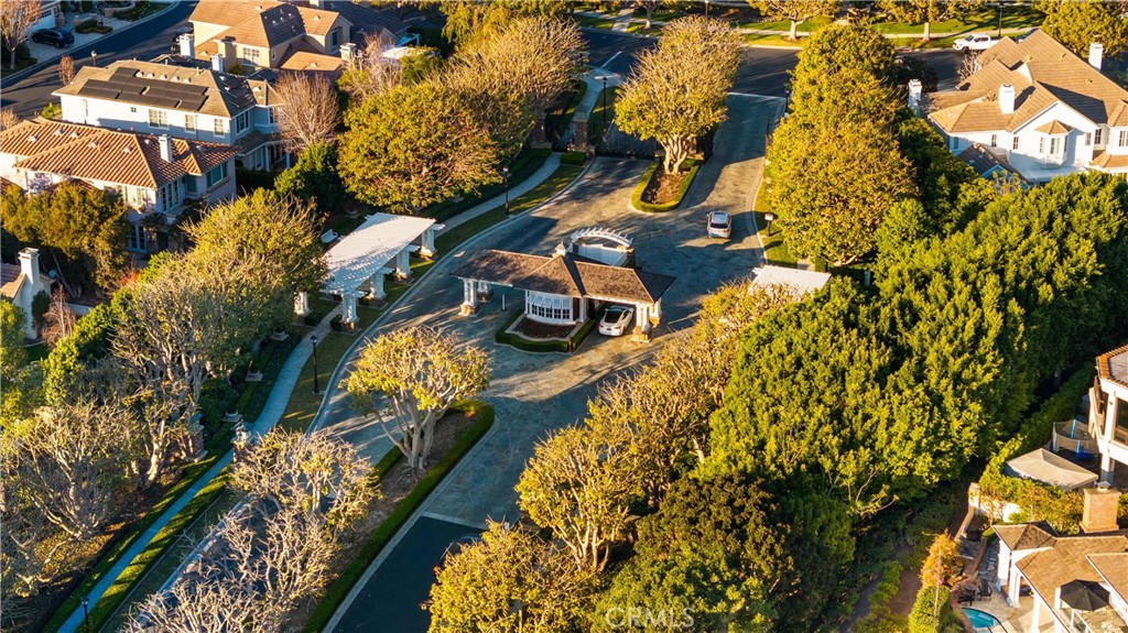 4 Colonial Drive