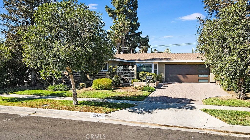 listing image 130728327273377865687