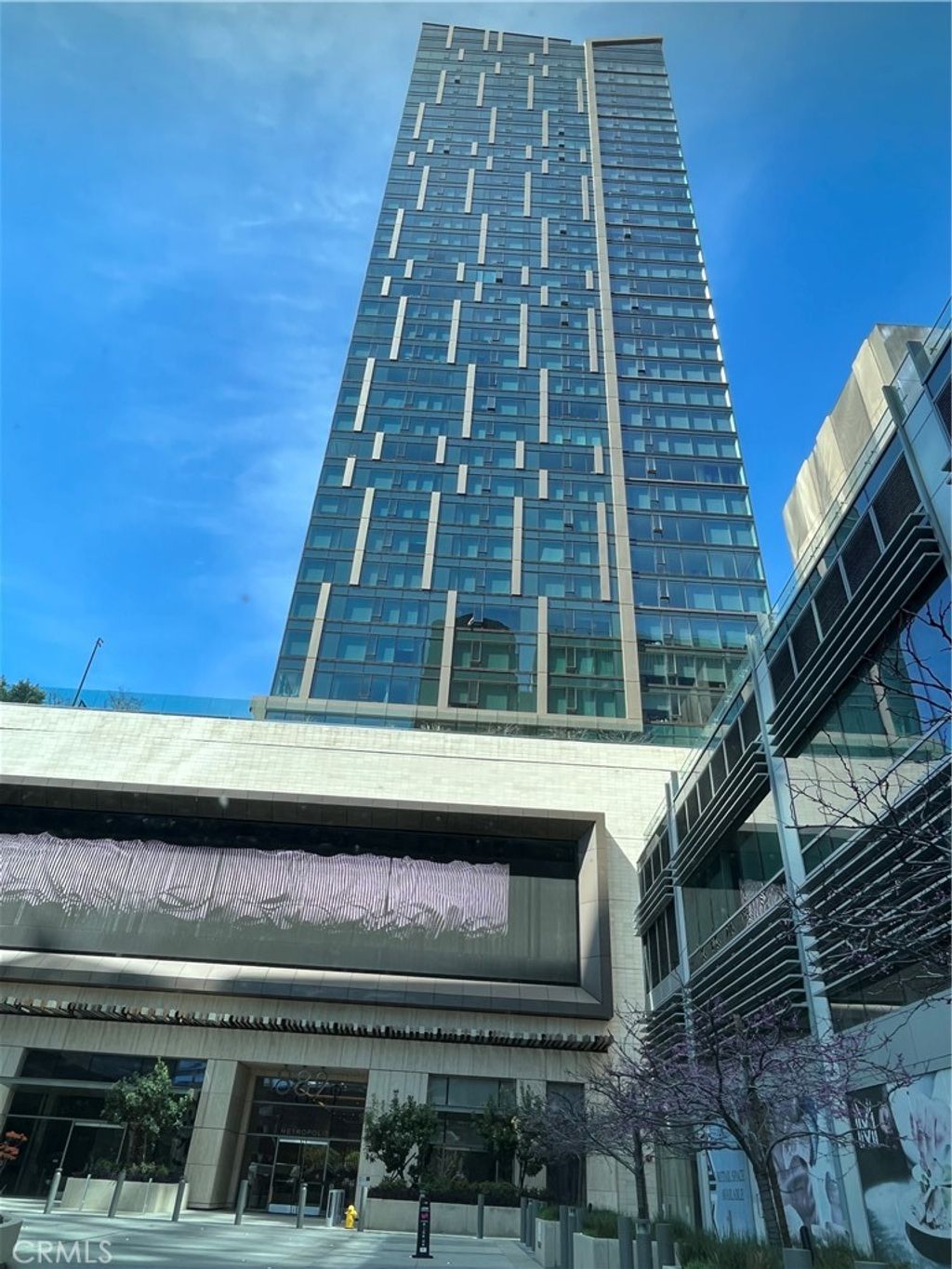 listing image 0