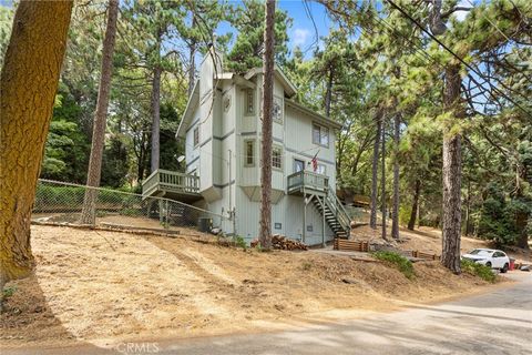 A home in Cedarpines Park