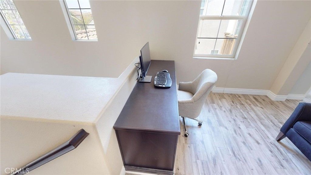 listing image 130727885470409073935