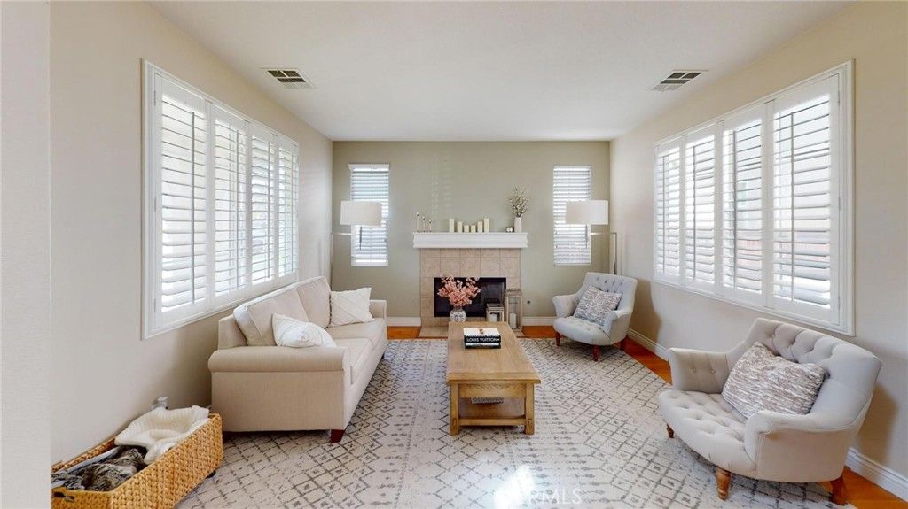 listing image 130721076644626877309