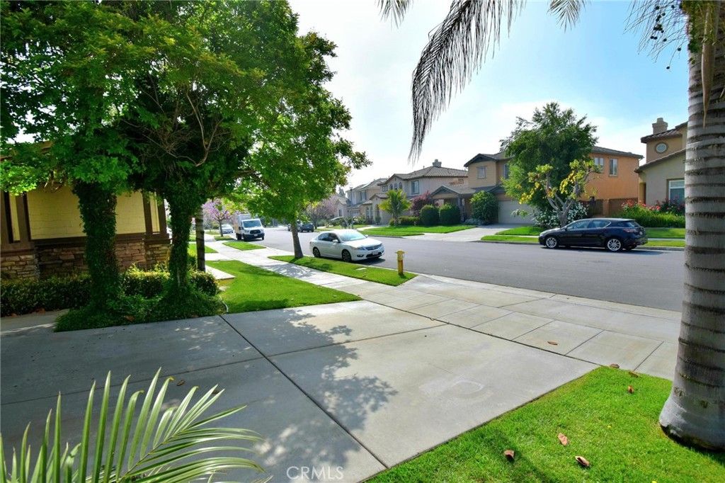 listing image 130723684155813360116