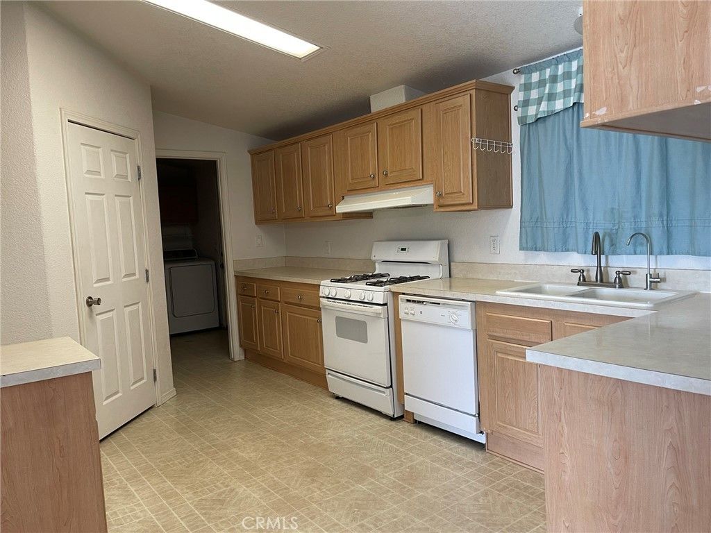 listing image 130728556925622406739