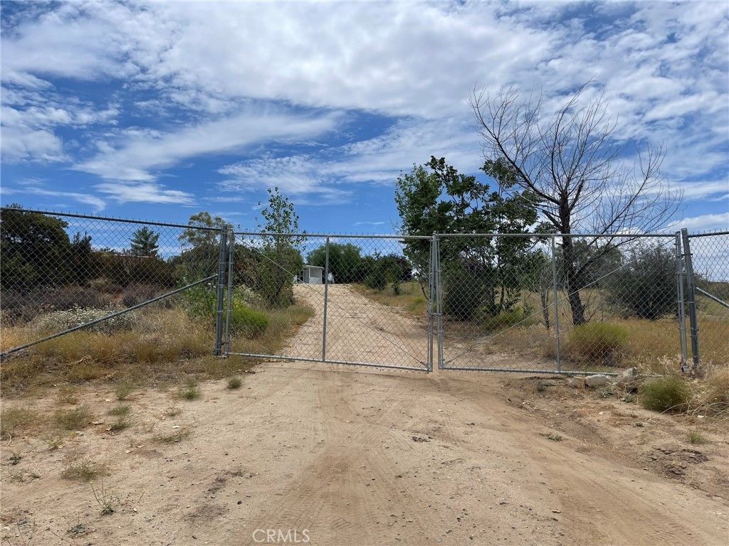 listing image 130728380723585445890