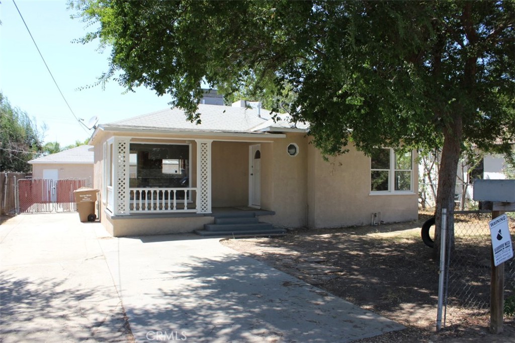 Main image without alt text