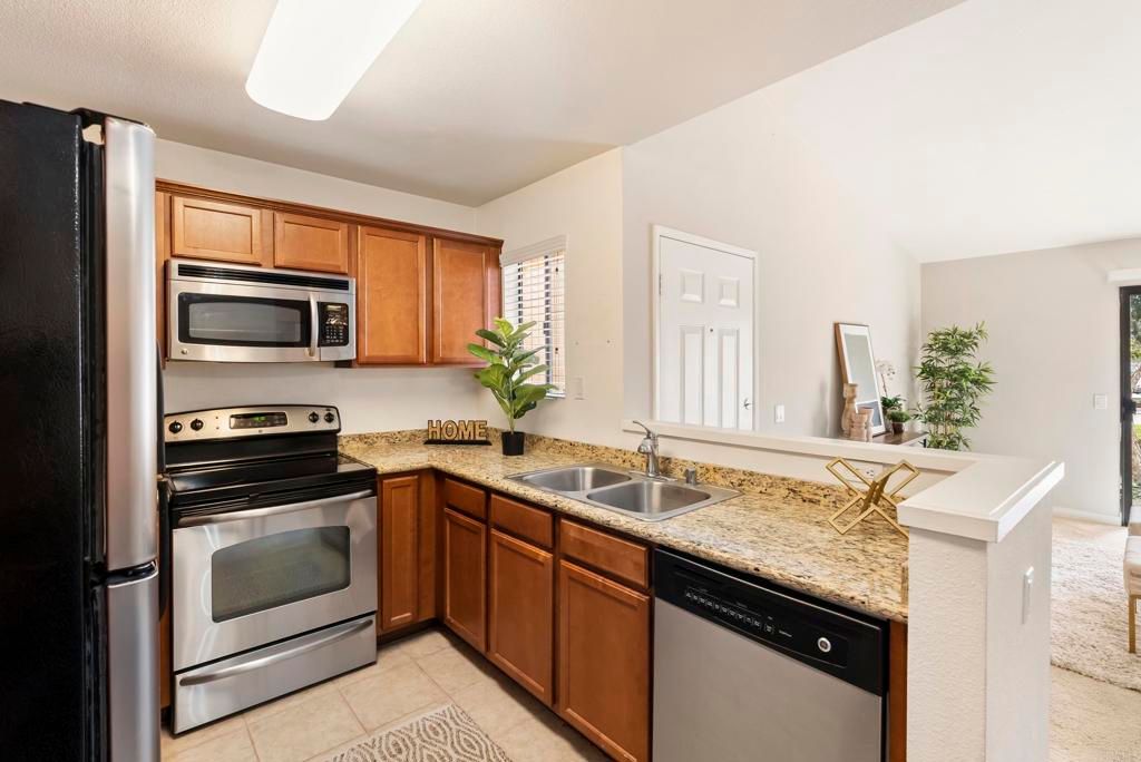 listing image 130729602628191667379
