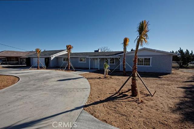 **Beautifully Remodeled** This Home is a Split Floor Plan 4 Bedrooms 2 of which are Master Suites, 3 Baths, 2 Bonus Rooms one that could be used as a 5th Bedroom and the Other as a Game Room!! This Home features an Open Floor plan perfect for entertaining along with a New Kitchen with all the upgrades - Gorgeous Granite Counter Tops with Stack Stone Back Splash, New Knotty Alder Custom Cabinets with Stainless Steel Appliances!! New Carpet Throughout along with Beautiful Tile Flooring, New Windows Throughout! This Home is situated on over an acre with RV Access and an oversized 2 Car Garage along with a Circular Driveway with Solar Powered Automatic Gate Openers that makes for a Great Bonus! With All These Custom Features Come Preview Today and Make this Home Yours!! Association Amenities: None # of RV Spaces: 0 Special Features: ,PTRYNONE Lot Location Type: Standard Location Special Features: Garage Door Opener # of Attached Spaces: 2 # of Detached Spaces: 0