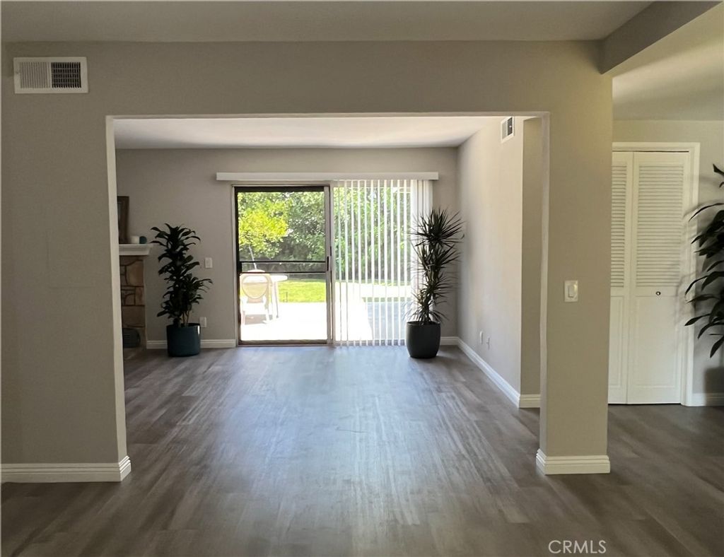 listing image 130727081110380252894