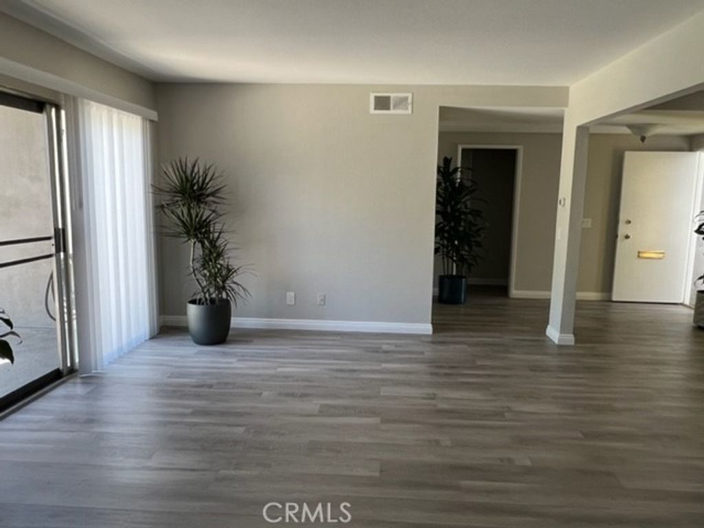 listing image 130729467356003574810