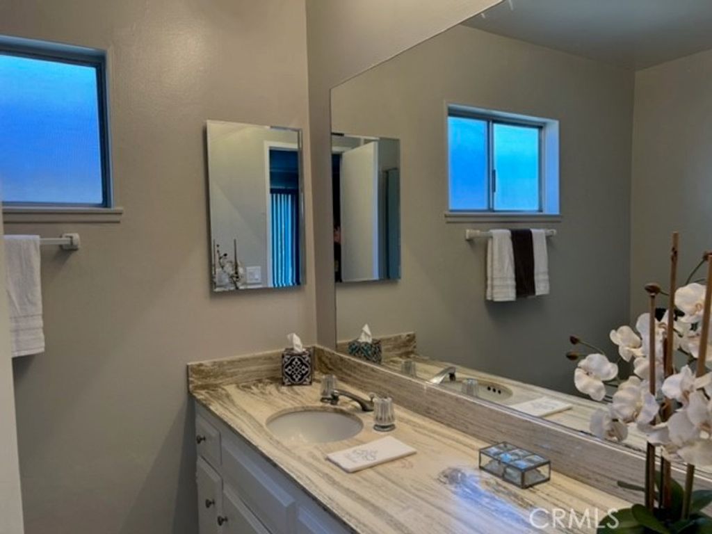 listing image 130723382499369060928