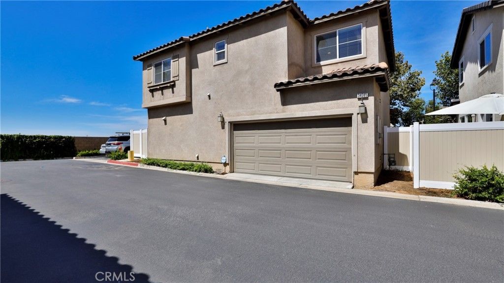 listing image 130722559333781068333