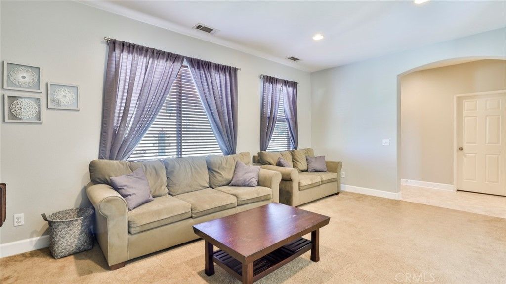 listing image 130729590994216894805