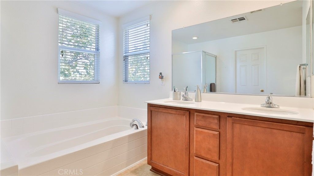 listing image 130722522228273419169