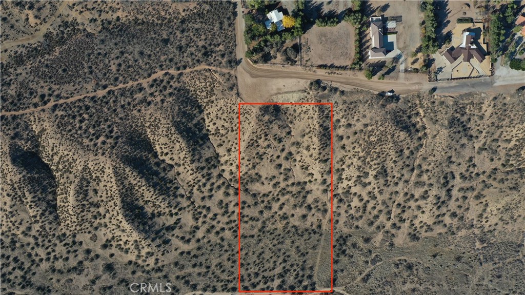 ***BEAUTIFUL NEIGHBORHOOD *** AMAZING VIEWS *** OWNER WILL CARRY *** Come build your new home in this desirable neighborhood of Oak Hills! Surrounded by views of the beautiful mountains as well as beautiful homes around this lot! Very large potential in the future with this lot, have your money sit here rather than the bank or build a beautiful custom home here! Utilities are at street! Owner will carry & there is available private financing to accommodate your needs, make this lot yours TODAY !!!!