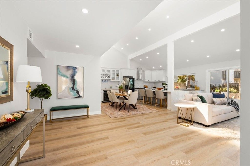 listing image 130729413340296790166