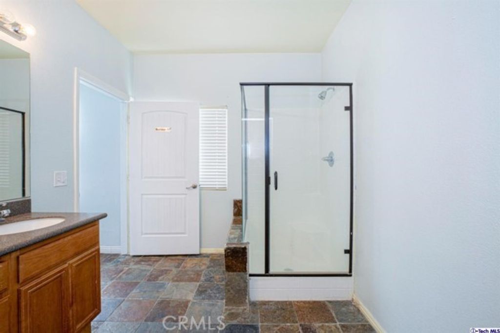 listing image 130725257721806278519