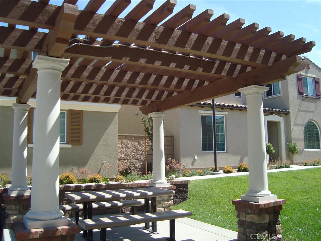 This beautiful new property was built by "Beazer Homes" in a convenient, safe, and quite gated community of Harvest. Two story home includes 3 bedrooms with 2 full bathroom are upstairs and 1 bedroom with 1 full bathroom are downstairs. Energy Star rated tankless water heater, doors, water-conserving low flush toilets and shower head. In addition, The landlord spent over $30,000 to upgrade kitchen and bathrooms with Granite counter top, white color cabinets, new painting, and brand new high quality wood blinds. Energy efficient appliances include gas range, Energy Star dishwasher, microwave oven with vented hood. Residents can enjoy community swimming pool, SPA, BBQ area, and seasonal fruits on the trees.
Convenient location easily to access to freeways of 10, 57, and 210.
