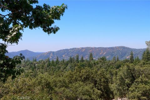 A home in Ahwahnee