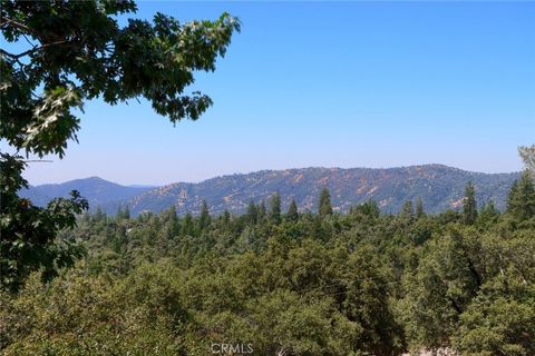 A home in Ahwahnee