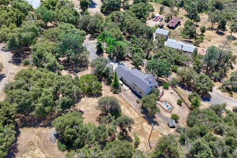 A home in Ahwahnee