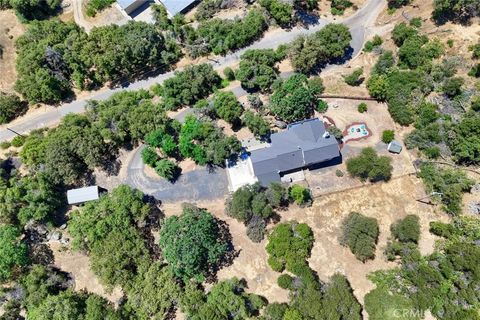 A home in Ahwahnee